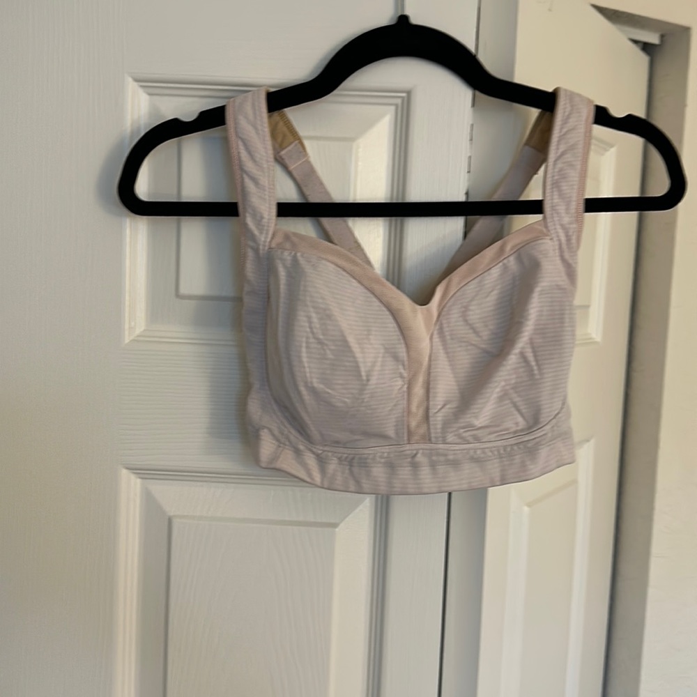 Iululemon racer back sports bra 34DD